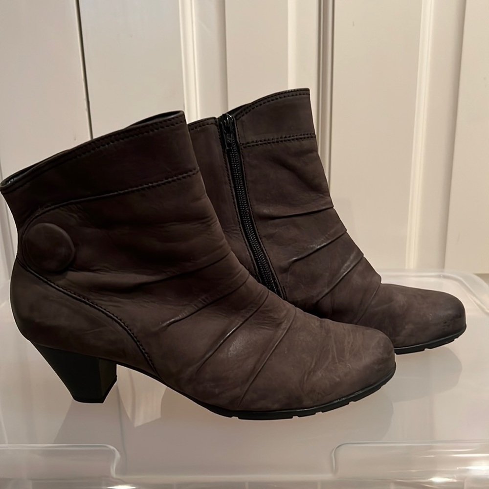 Gabor booties brown 8.5